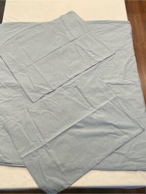 Light blue duvet and pillow cases, 80” x 90” full size